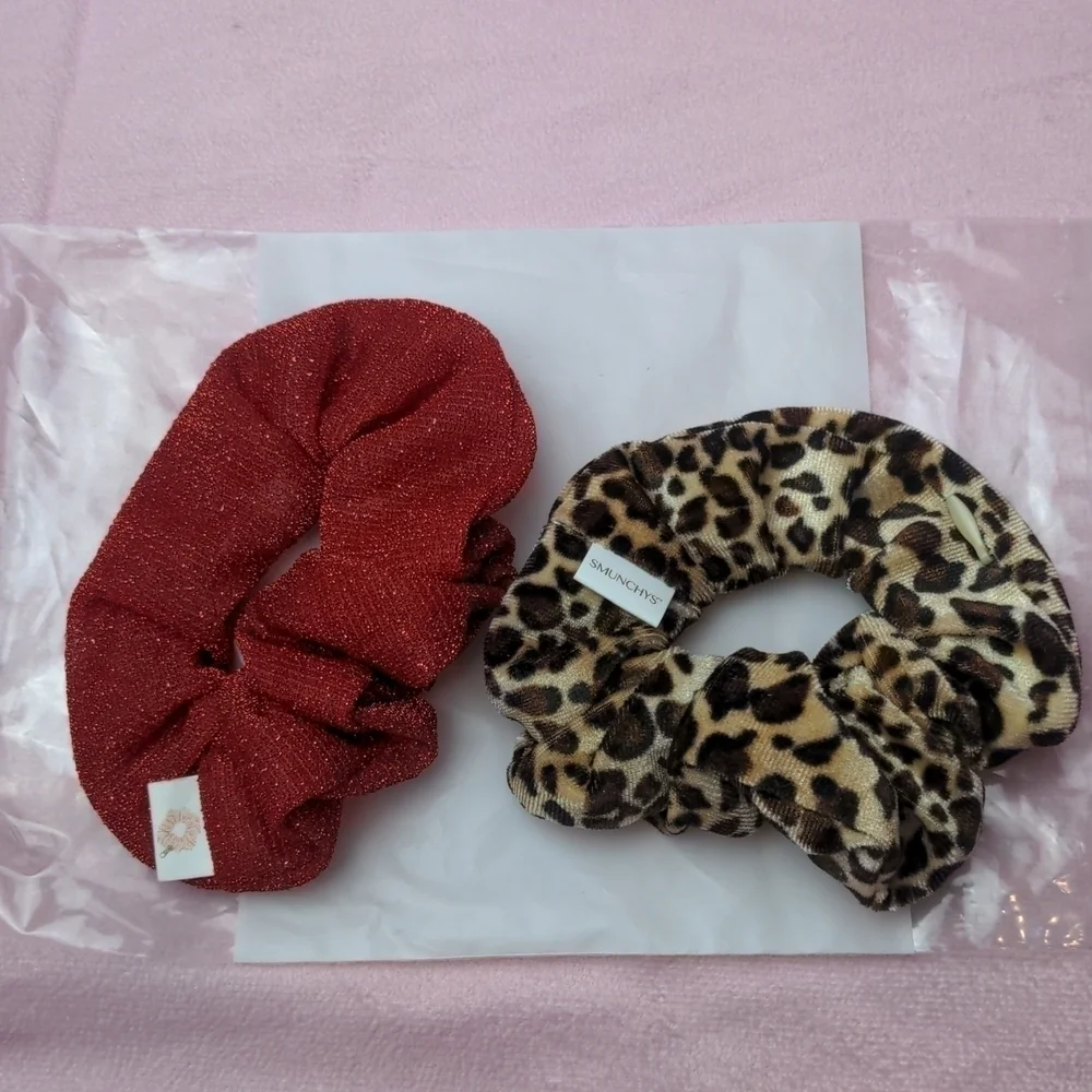 Smunchy's 2 Pack Hidden Zip Close Pocket Scrunchies in Red and Leopard Print
